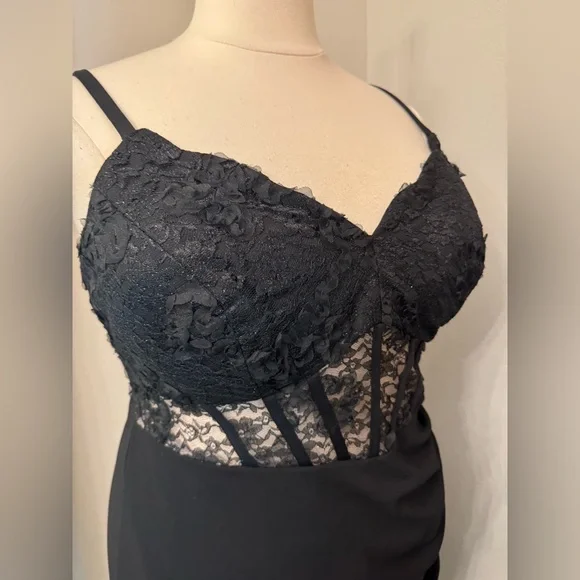 Plus Dress 🖤 - Picture 6 of 11